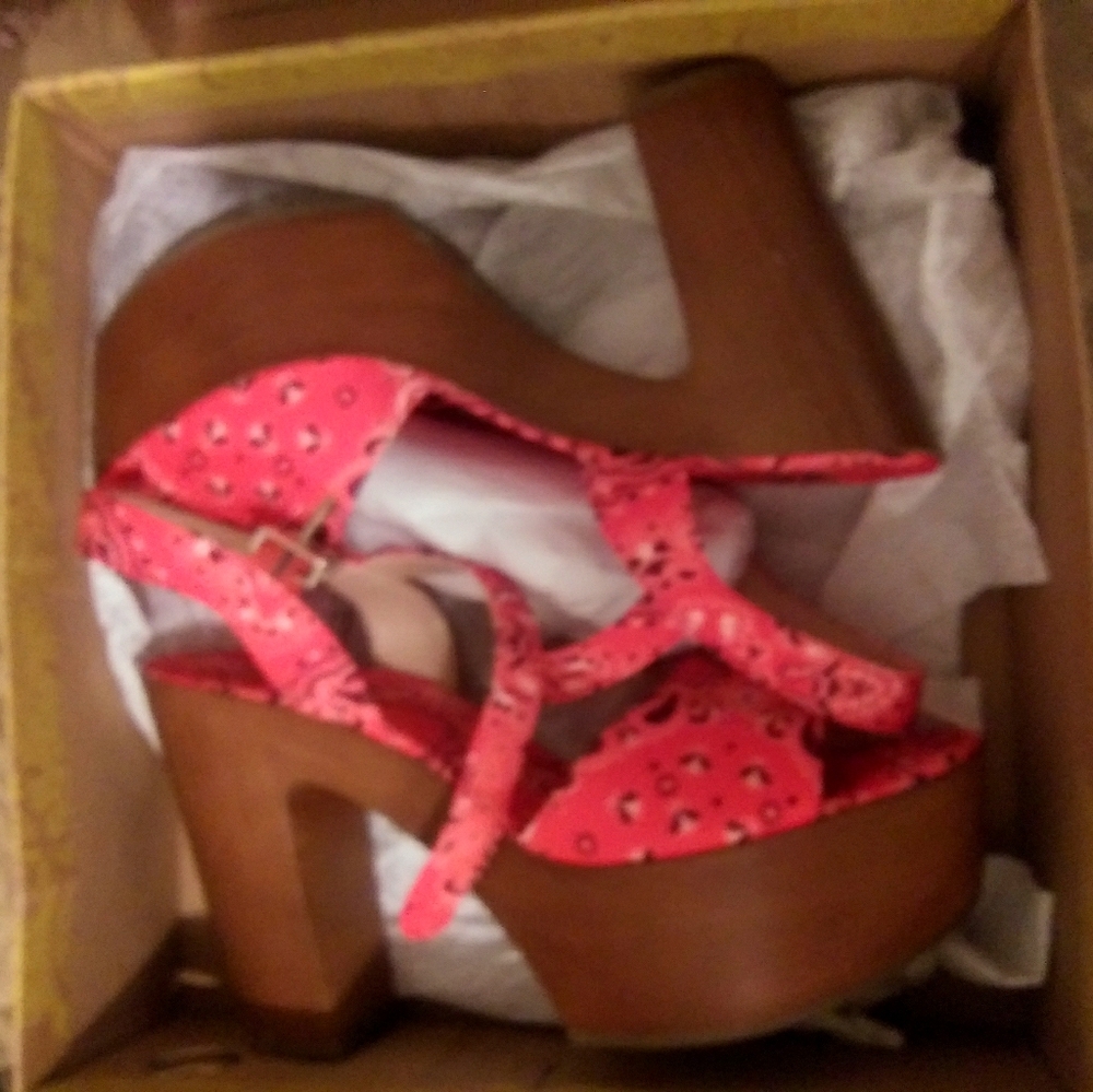 Mix no. 6 red bandana heels